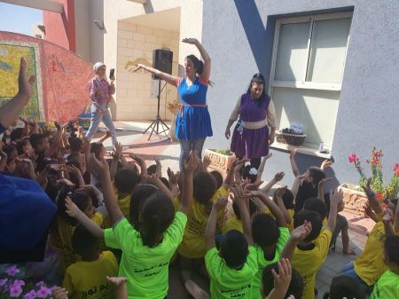 عرض مسرحية "مومو ونونو" بمجمع روضات بسمة